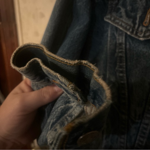 1988 Levi jacket with extra wear. Measures to a medium but would fit loosely - Picture 9 of 10